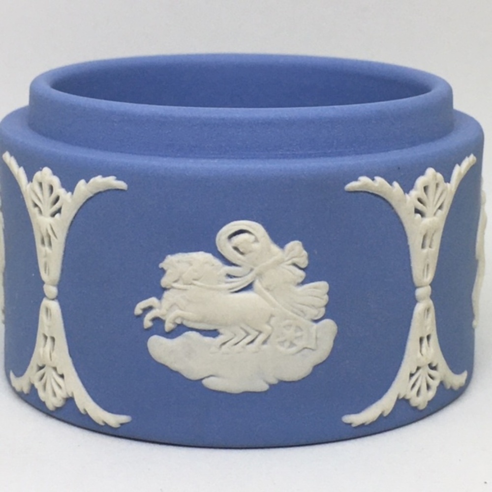 Wedgewood Trinket Box (Blue & White) - Picture 4 of 8